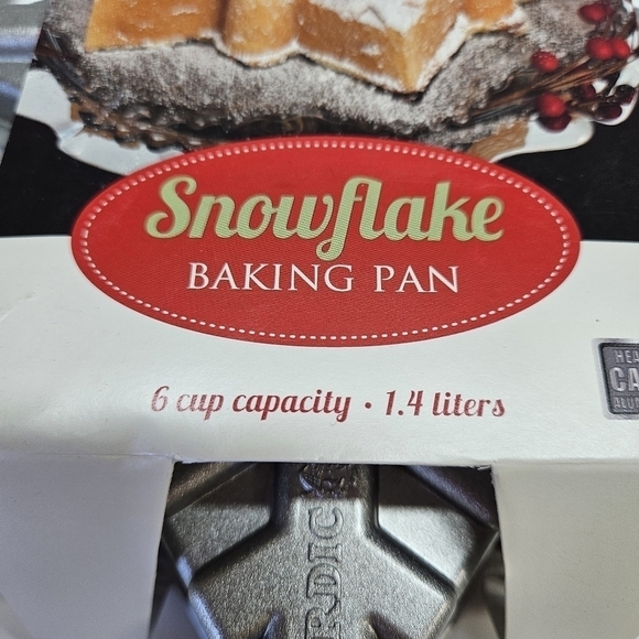 NEW Nordic Ware Cast Aluminum Nonstick Snowflake Baking Cake Pan USA Made 88248 - Picture 2 of 5
